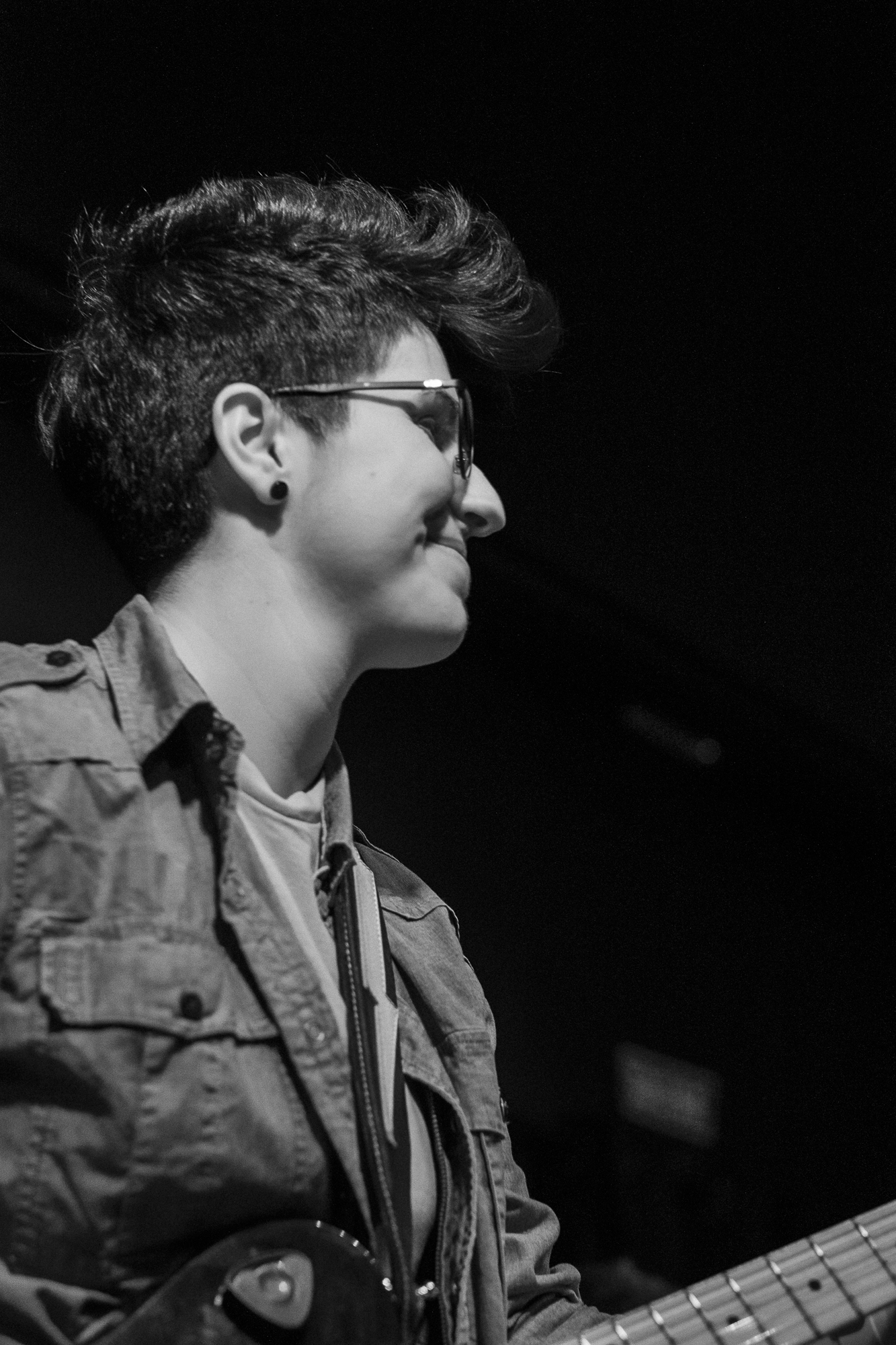 Lucía Zambudio, guitarrista, cantautora y técnico de sonido